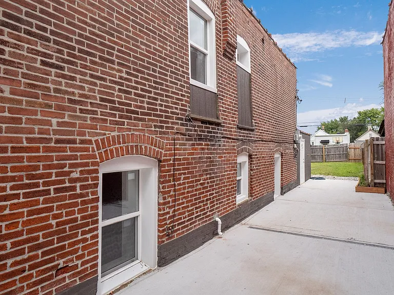 4337 Fyler Ave — Photo 3