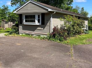 634 Willow Dr, Green Lane, PA 18054