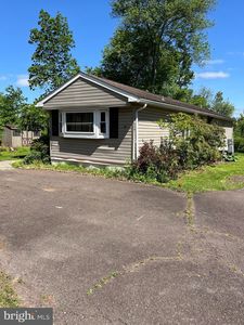 634 Willow Dr, Green Lane, PA, 18054