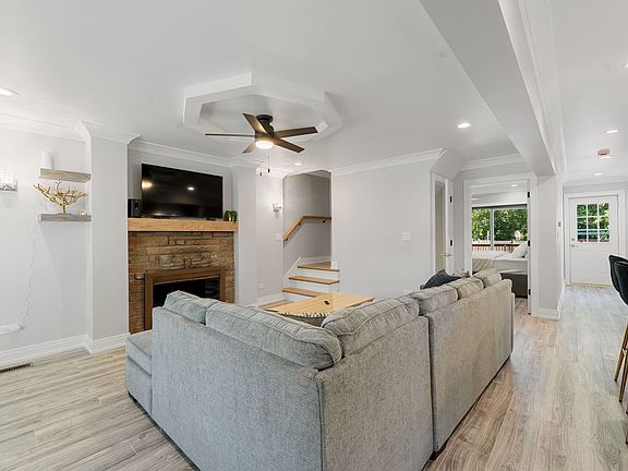 3rd image of 2812 W 98th St