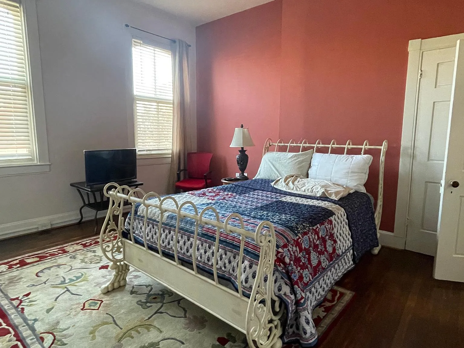 1404 Park Ave — Photo 2