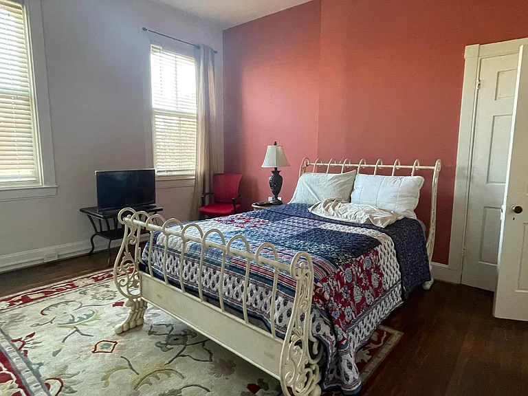 1404 Park Ave — Photo 2