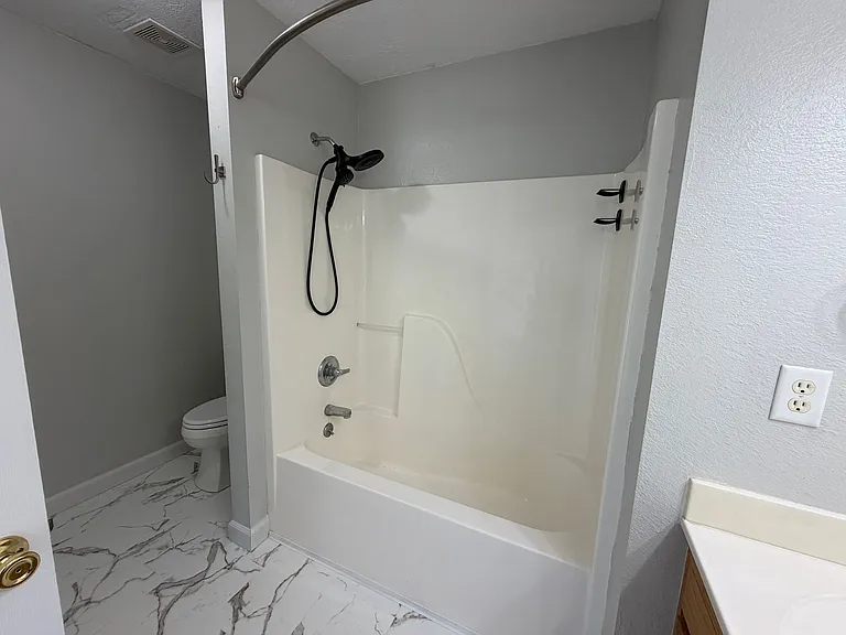 135 Lyle Curtis Cir — Photo 16