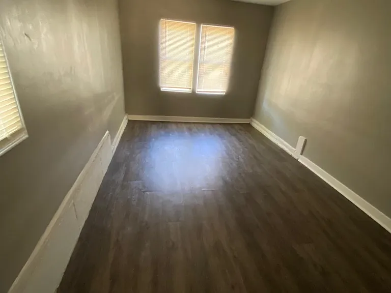 210 W Jacobs Dr — Photo 3