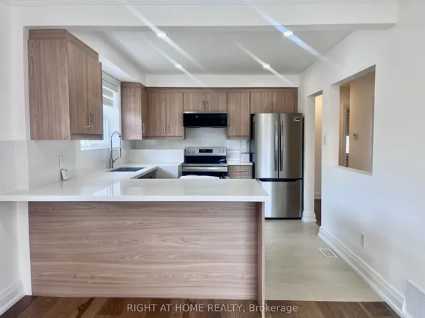 22 Frolick Cres, Toronto, ON M1G 3E7