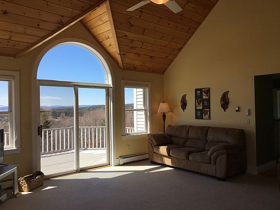 Vaulted ceiling!