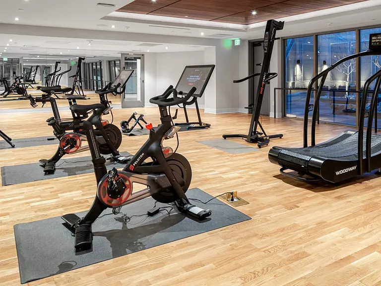 With the latest cardio machines, Peloton bikes, a yoga studio and plenty of free weights, there
s something for every fitness level at Parc Mosaic.