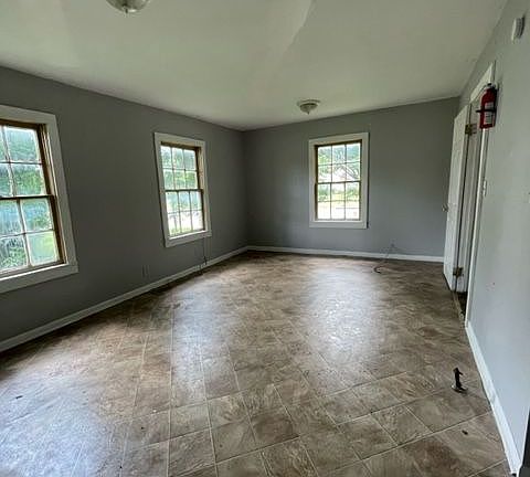 5th image of 901 E Navasota St