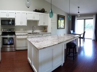 811 Buckingwood Ct, Chanhassen, MN 55317
