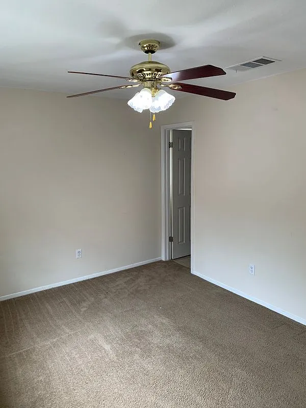 3 bed, 2.5 bath, 1270 sqft, $1,349 — Photo 4