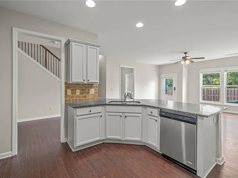 4940 Breezewood Cir — Photo 12