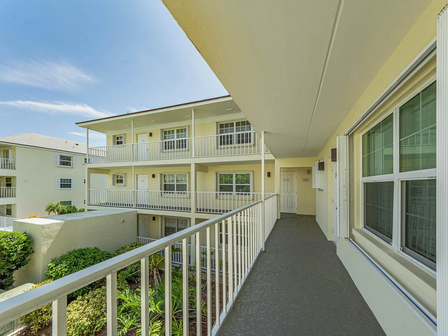 1441 Ocean Dr — Photo 4