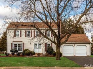 9 Domino Rd, Somerset, NJ 08873