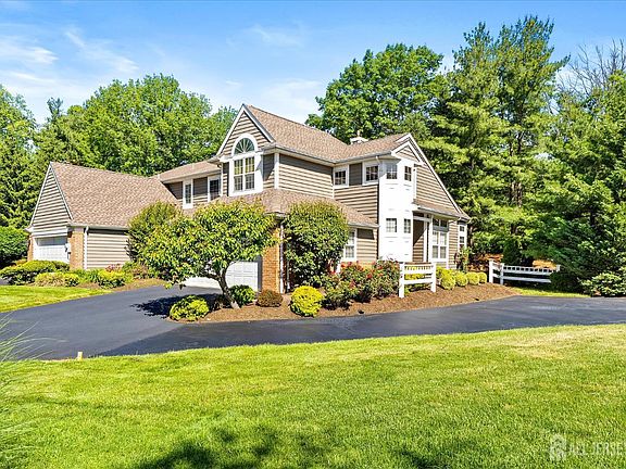 2nd image of 25 Cypress Point Ln