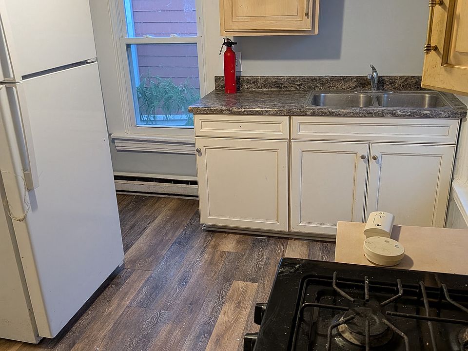 2nd image of 328 Walnut St Floor 1