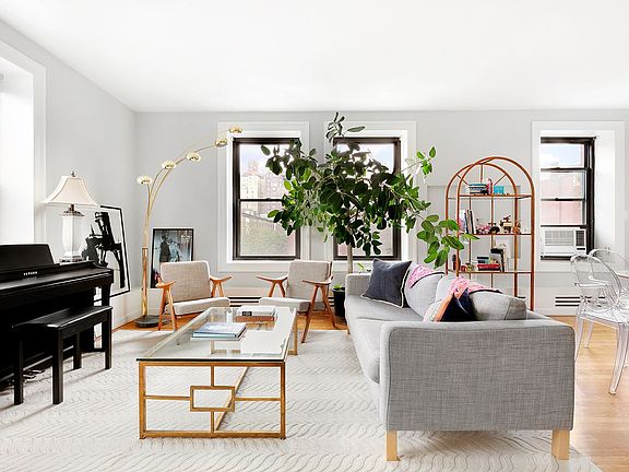 2nd image of 104 W 70th St APT 4G