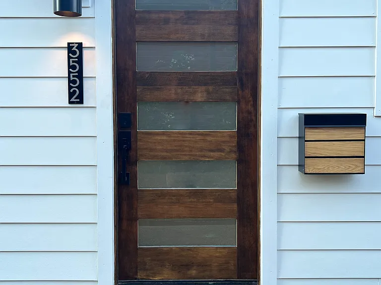 3552 N Albina Ave — Photo 2