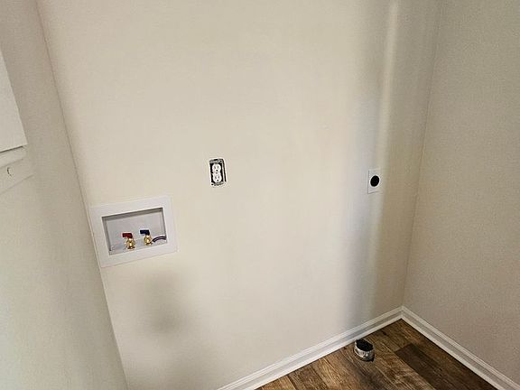 5th image of 605 Brookdale Dr #B