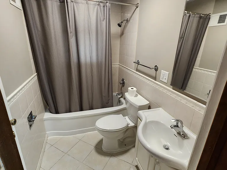 445 S 45th St — Photo 9