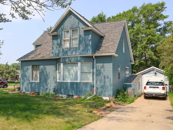 521 E Hughes St, Glendive, MT 59330