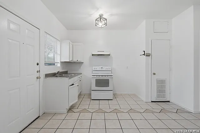 1 bed, 1.0 bath, 4704 sqft, $875 — Photo 3