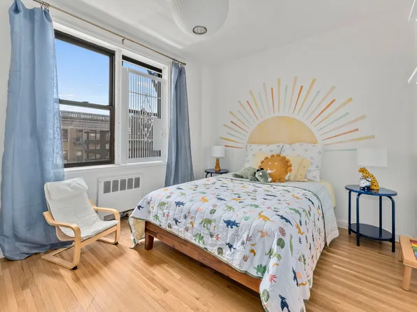 675 Academy Street 5E image 10 of 11