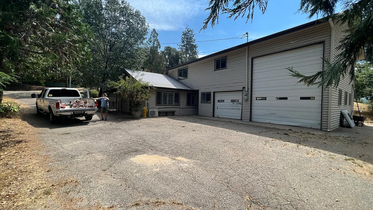 Building Photo - 42514 Shady Ln