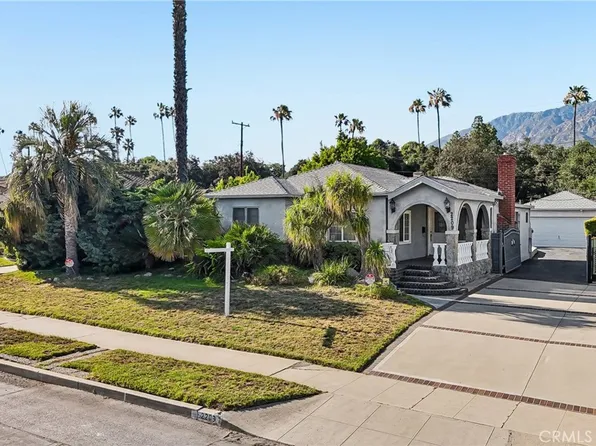 2209 Queensberry Rd, Pasadena, CA 91104