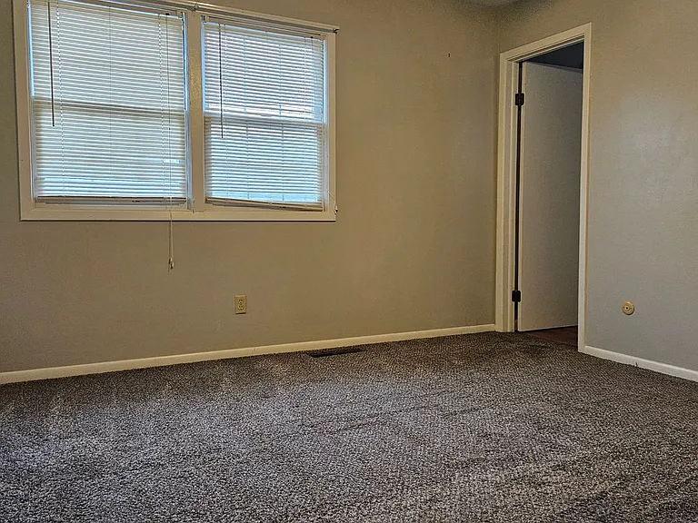 1252 Colonial Dr — Photo 17
