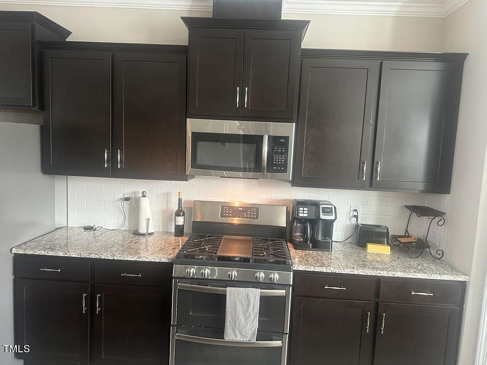 2nd image of 6437 Giddings St