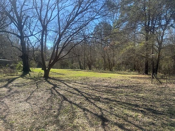 5th image of 1104 Lewis Rd