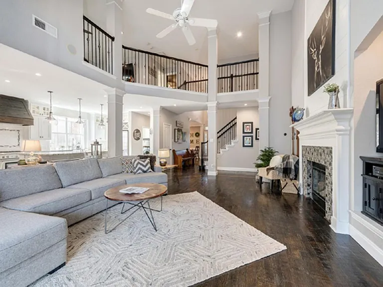 2718 View Mdw — Photo 7