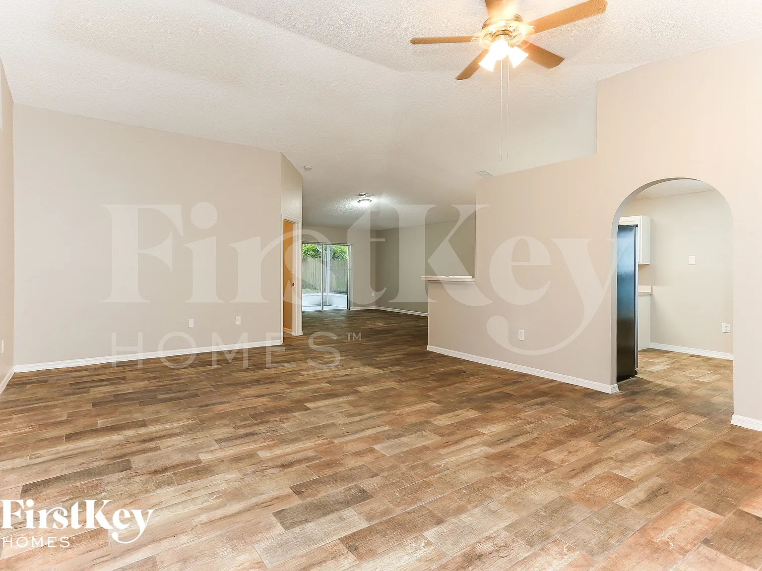 3 bed, 2.0 bath, 1611 sqft, $2,655 — Photo 4