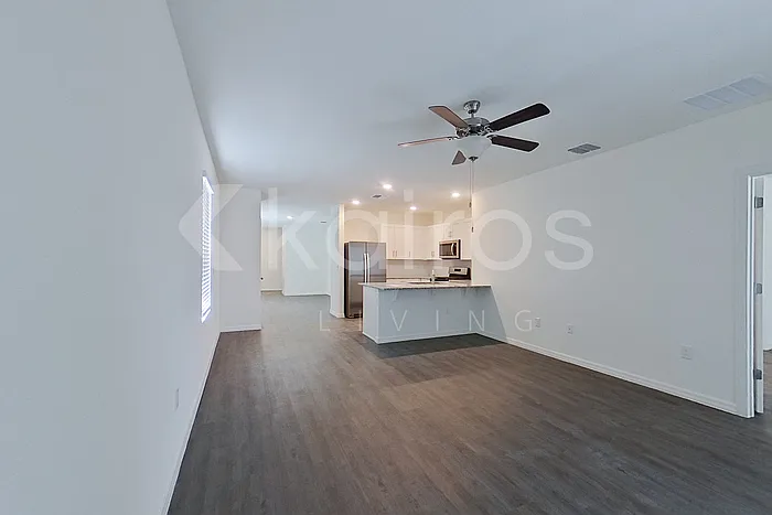 3 bed, 2.0 bath, 1504 sqft, $2,025 — Photo 3