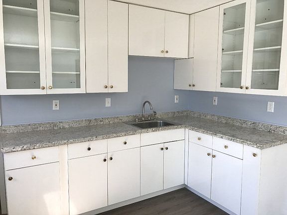 3rd image of 910 Southmoor Dr