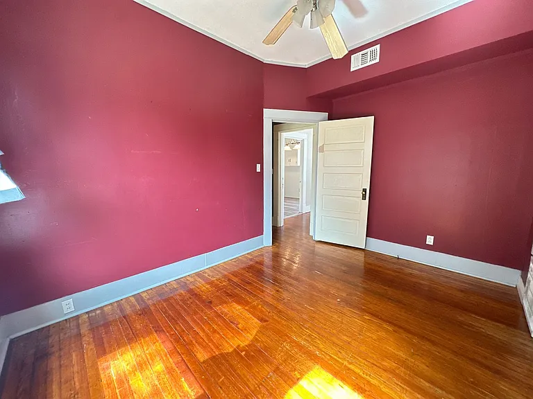 457 Dalzell St — Photo 8