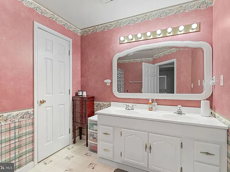 804 Telegraph Rd — Photo 7