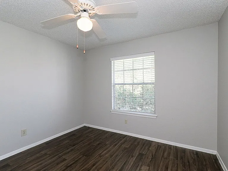 City Crest Apartments — Photo 157