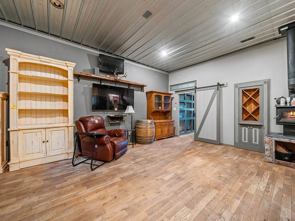16th image of 296 Riverpark Dr