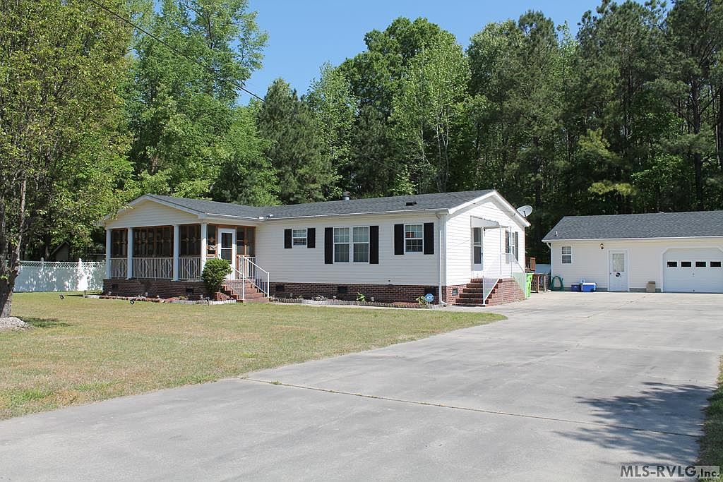 house リスト ① 811 1st St E, Ahoskie, NC 27910 | Zillow