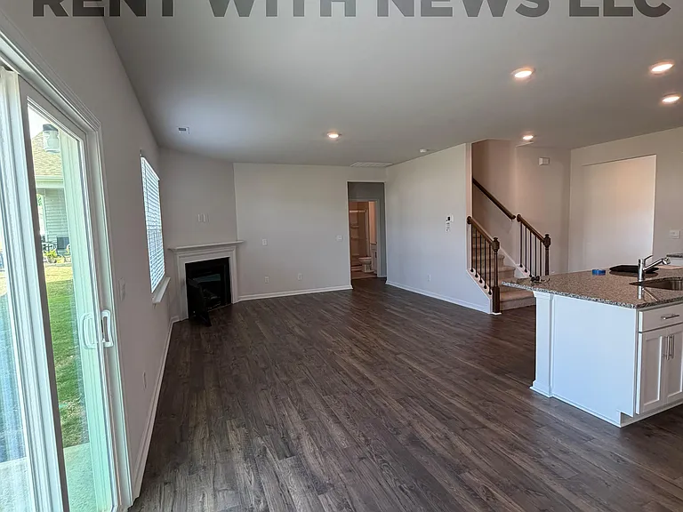 105 Brookberry Ct — Photo 4