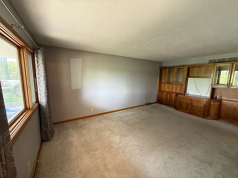 1322 S 32nd St — Photo 13