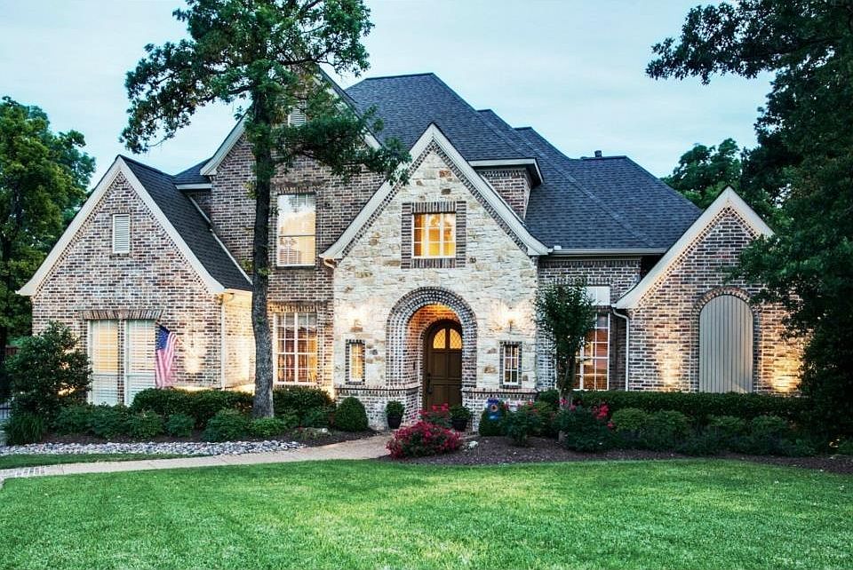 1st image of 201 Oaklawn Dr