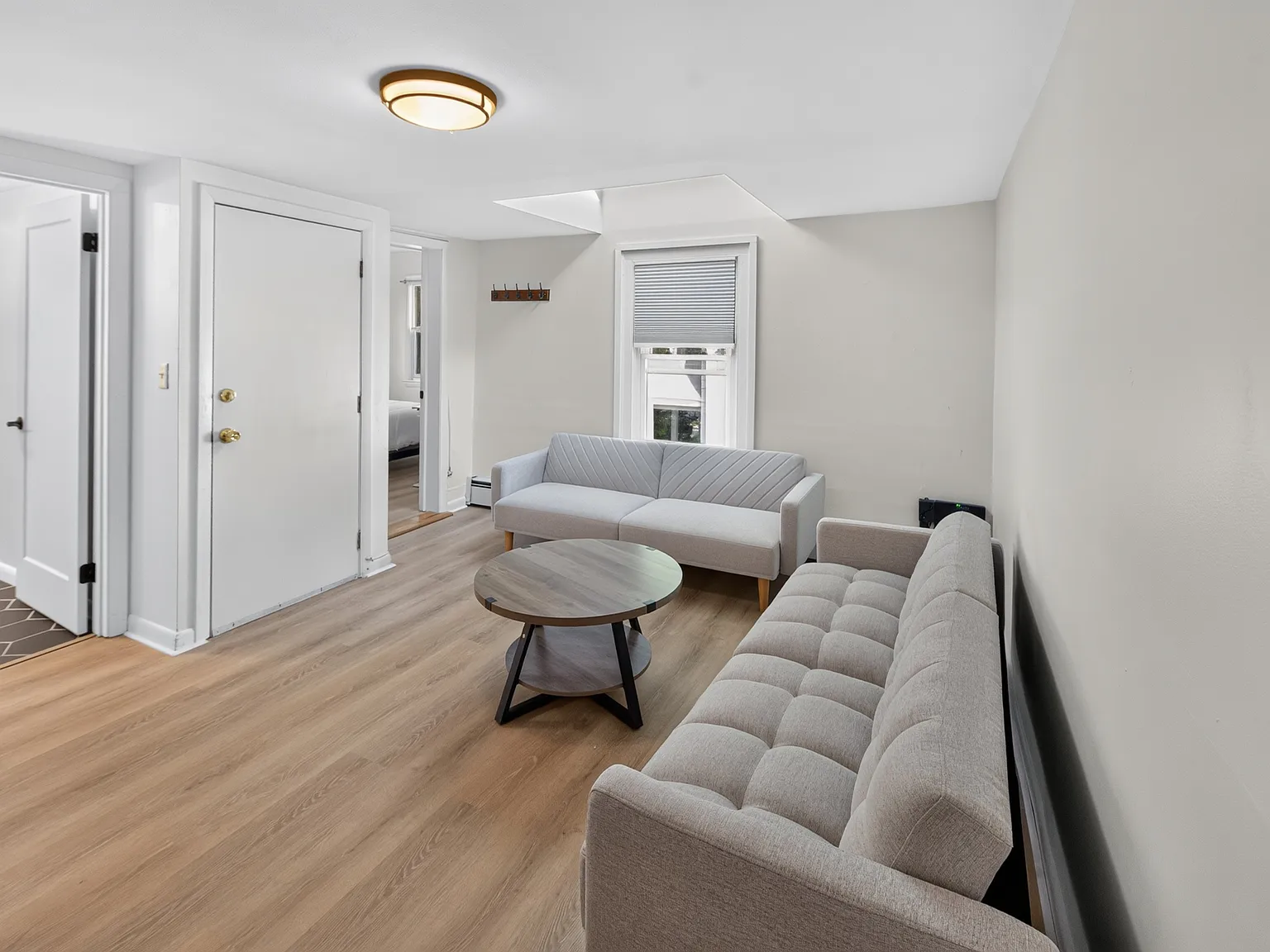 4 bed, 1000 sqft, $850 — Photo 2