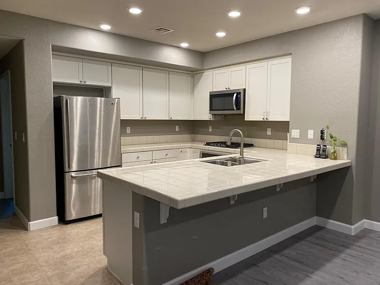 Kitchen with Breakfast Bar