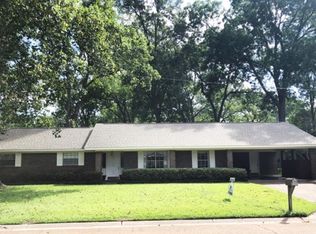 103 S Temple Rd, Natchez, MS 39120