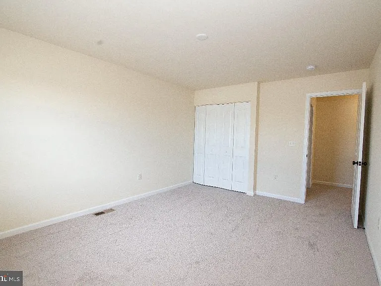 10 Skip Ln — Photo 23