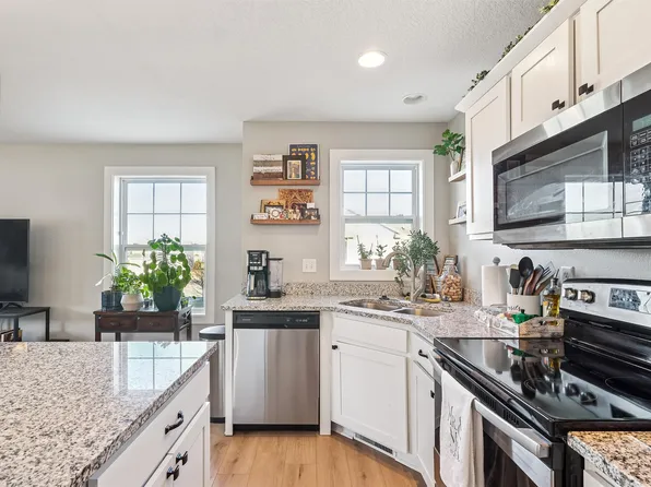 247 Red Oak Ct, Norwalk, IA 50211