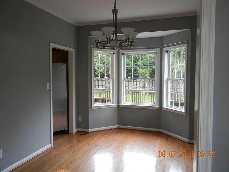 9508 Dabney Ct — Photo 6