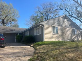 1626 SW 28th St, Topeka, KS 66611